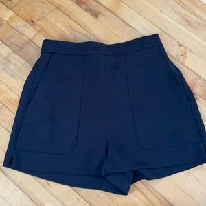 Aritzia - Wilfred High Waisted Black Shorts (M)